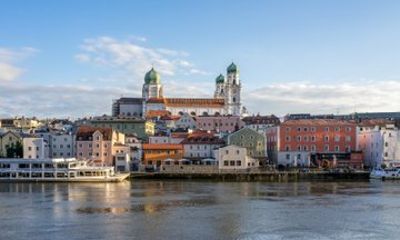 Passau to Munich Private Transfer with 2hr Sightseeing Stop