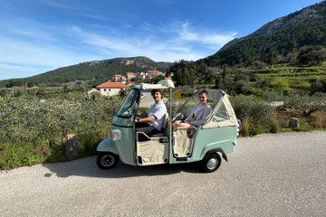 Stari Grad Private Tuk Tuk Tour with Wine Tasting