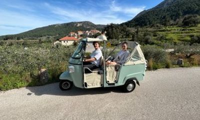 Stari Grad Private Tuk Tuk Tour with Wine Tasting