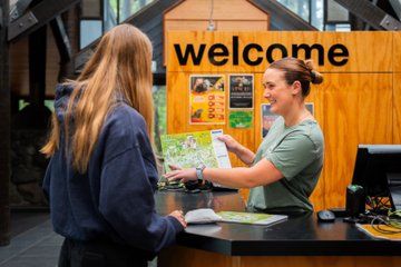 Christchurch: Guided Native Tour Willowbank Reserve