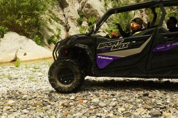 4x4 route to the viewpoint between gaps and mountain landscapes