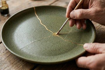 Kyoto Traditional Kintsugi Repair Experience in Nakagyo
