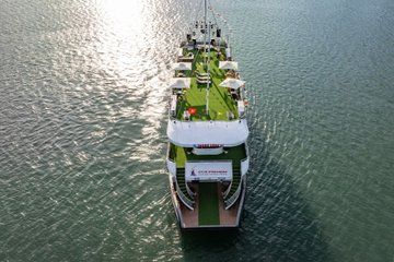 Hanoi to Halong Bay: Otis Premium Luxury Cruise with Buffet Lunch