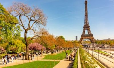 Paris Highlights from Rouen | Private Tour | Guide Optional