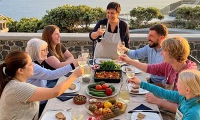 Santorini: Caldera villa Cooking Experience with Local Wine