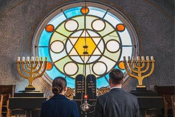 Krumlov Jewish Heritage Tour: Synagogue, Castle, Treats & Snaps