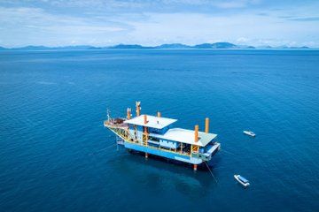 4D3N Dive Adventure at the World's First Dive Rig