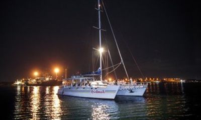Romantic Evening Catamaran Dinner Cruise in Benoa, Bali