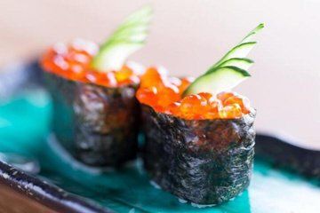 Tokyo Food Tour in Ueno and Ameyoko Market with Tastings