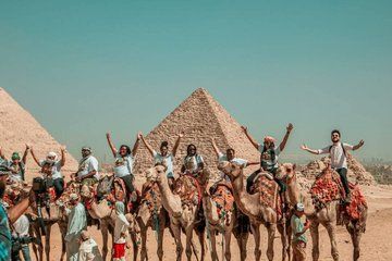 All-Inclusive VIP Tour: Giza Pyramids & Grand Museum with Tickets