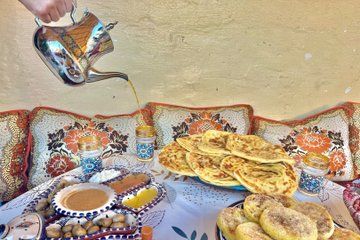 Make Msemen and Harcha Amlou and Tea with a Local Family in Rabat