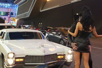 Classic Limo Cruise to Vegas Strip Arts District Fremont Street