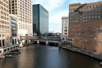 Milwaukee's Riverwalk Walking Tour