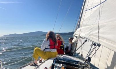 Sunset Cruise in Vancouver Scenic Sailing and Relaxation