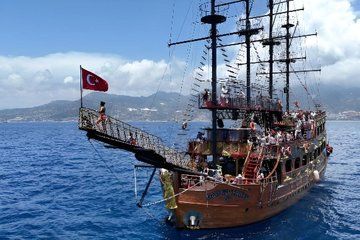 Alanya Pirate Boat Tour with DJ Foam Party Lunch Transfer