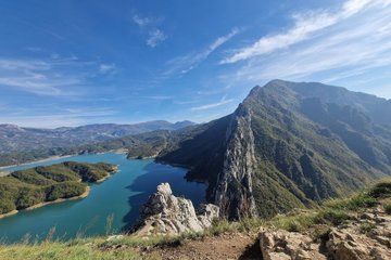 Day Trip to Bovilla Lake and Gamti Mountain Hike