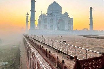 2-Day Luxury Taj Mahal Tour from Mumbai with Flights and Hotel