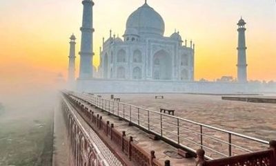 2-Day Luxury Taj Mahal Tour from Mumbai with Flights and Hotel