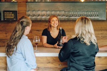 Private Queenstown Classic Wine Tour - 3 Wineries Visits & Lunch