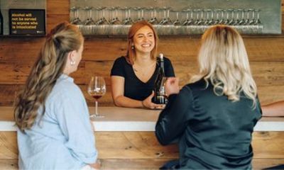 Private Queenstown Signature Wine Tour - 3 Wineries & Lunch