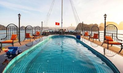 Hanoi: Luxury La Casta 5-Star Halong Bay Cruise with Sunset Party