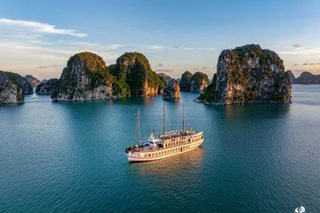 2-Day Hidden Gem in Bai Tu Long Bay with Treasure Junk Cruise