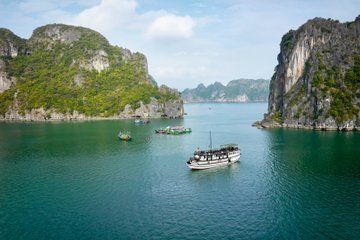 Hanoi: 2-Day Bai Tu Long Bay Beauty– Scenic & Serene Cruise