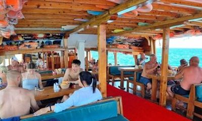 Relaxing Cruise Boat Tour Lunch Soft Drinks and Swimming Breaks