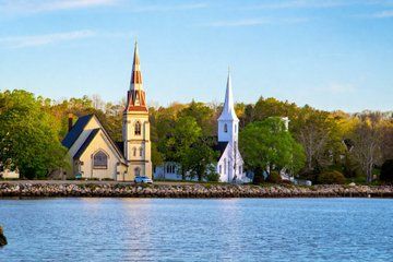 Private Mahone Bay Lunenburg and Titanic Cemetery Guided Tour