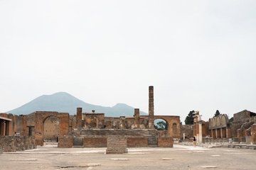 Visit Pompeii and Vesuvius National Park on Foot