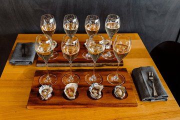 Printhie Wines Sparkling and Oyster Tasting