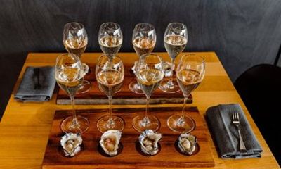 Printhie Wines Sparkling and Oyster Tasting