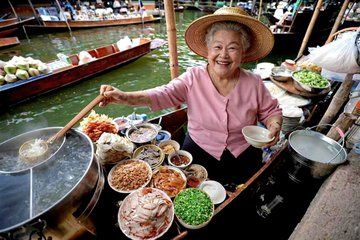 German-speaking guide: Damnoen Saduak & Maeklong Railway Market