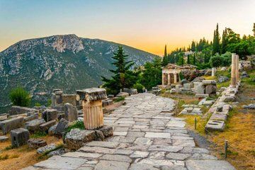 Delphi and Osios Loukas Monastery Day Tour from Athens