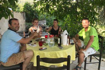 Roshnik Wine Tasting and Rakia Flow