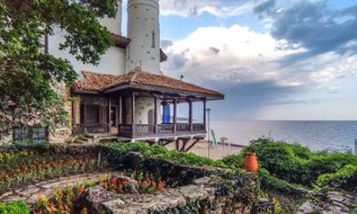 From Varna: Private Trip to Aladzha Monastery and Balchik Palace