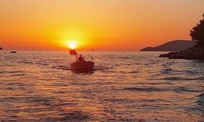 Sunset Wine Boat Tour with Music Stari Grad Bay