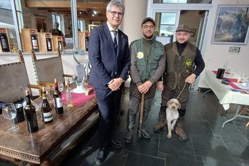 Private Truffle Hunt Wine Tour Tasting lunch 8 wines sommelier