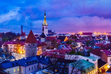 Tallinn Guided Sightseeing Tour with Car 4 hours