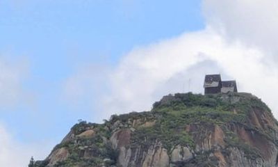 Day Tour : Antongona Hike & Lemurs Discovery