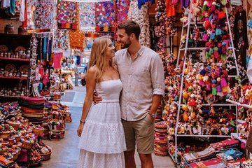 Private Customized Delhi Shopping Tour with Female Expert