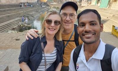 Private Mumbai Slum and Sightseeing Tour with Car and Guide