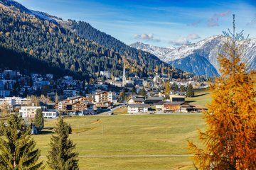 Davos Highlights: Culture, Shopping Streets & Alpine Beauty