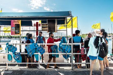 Miami Speed Boat with Lunch at a Nearby Restaurant