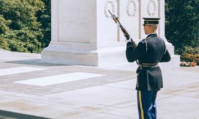 Small Group Arlington Cemetery & Changing of the Guard Tour