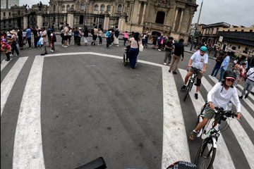 Lima Historic Centre from Miraflores by E bike 25km