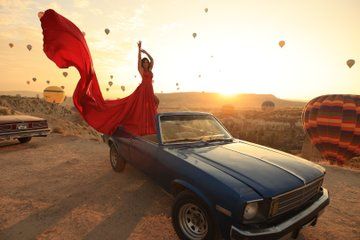 Private Photoshoot with Hot Air Balloons and Classic Car