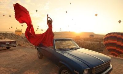 Private Photoshoot with Hot Air Balloons and Classic Car