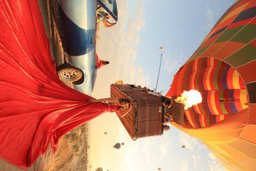 Private Photoshoot with Hot Air Balloons and Classic Car