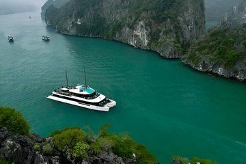 Hanoi: Luxury Catamaran Cruise in Ha Long & Lan Ha Bay